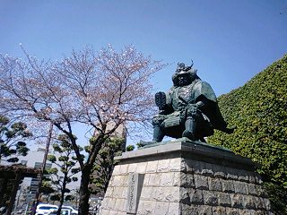 甲府駅の武田信玄